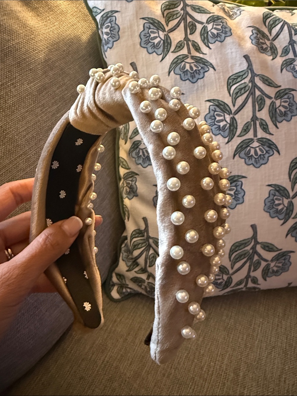 Lele Sadoughi Pearl embellished headband sable color